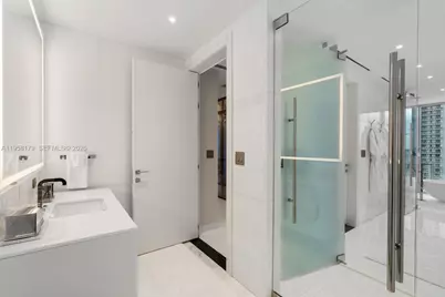 300 Biscayne Boulevard Way #1101, Miami, FL 33131 - Photo 24