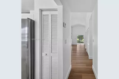 1251 E Wilshire Cir E, Pembroke Pines, FL 33027 - Photo 14