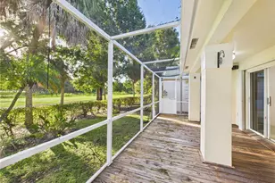 1251 E Wilshire Cir E, Pembroke Pines, FL 33027 - Photo 12