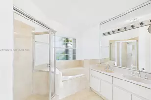 1251 E Wilshire Cir E, Pembroke Pines, FL 33027 - Photo 18