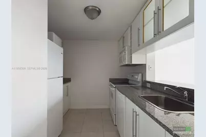 275 NE 18th St #1404, Miami, FL 33132 - Photo 16