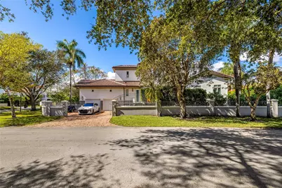 165 Paloma Dr, Coral Gables, FL 33143 - Photo 30