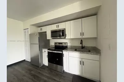 467 NW 8th St #14, Miami, FL 33136 - Photo 1