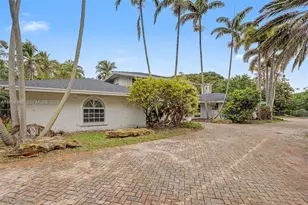 14670 SW 69th Pl, Palmetto Bay, FL 33158 - Photo 2