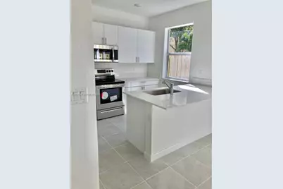 1070 SE 26th Ter, Homestead, FL 33035 - Photo 8