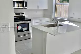 1070 SE 26th Ter, Homestead, FL 33035 - Photo 8