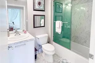 253 NE 2nd St, Miami, FL 33132 - Photo 14