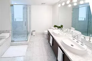 253 NE 2nd St, Miami, FL 33132 - Photo 12