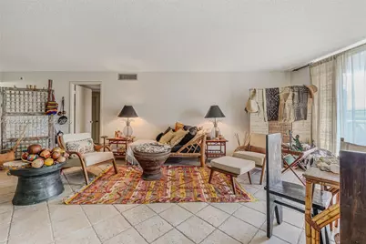 6039 Collins Ave #833, Miami Beach, FL 33140 - Photo 4