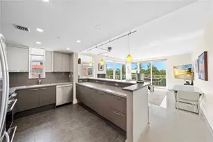 200 Ocean Dr, Miami Beach, FL 33139 - Photo 2