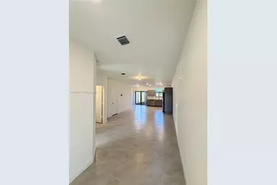 323 NE 16th St, Florida City, FL 33034 - Photo 4