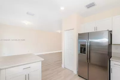 3326 W 112th St #3326, Hialeah, FL 33018 - Photo 8