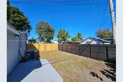 5655 NE 6th Ave, Oakland Park, FL 33334 - Photo 30