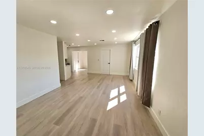 5655 NE 6th Ave, Oakland Park, FL 33334 - Photo 8