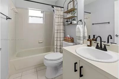 8864 NW 189th Ter, Hialeah, FL 33018 - Photo 6