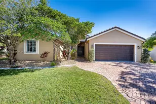 405 SW 198th Terrace, Pembroke Pines, FL 33029 - Photo 2