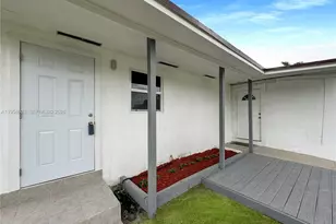 4133 SW 52nd St, Dania Beach, FL 33314 - Photo 2