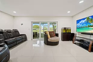 20877 NW 4 St, Pembroke Pines, FL 33029 - Photo 2