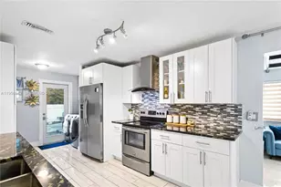 821 N 73rd Ter, Hollywood, FL 33024 - Photo 1