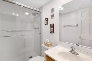 9460 Poinciana Pl, Davie, FL 33324 - Photo 14