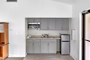 9460 Poinciana Pl, Davie, FL 33324 - Photo 24