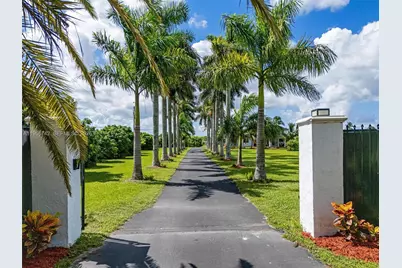 20520 SW 190th St, Miami, FL 33187 - Photo 2