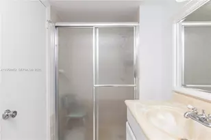 2780 NE 183rd St, Aventura, FL 33160 - Photo 16