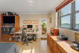 555 NE 30th St, Miami, FL 33137 - Photo 10