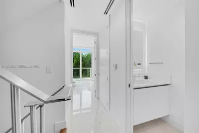 100 S Pointe Dr #TH-13, Miami Beach, FL 33139 - Photo 34