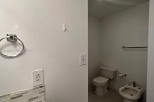 9725 NW 52nd St, Doral, FL 33178 - Photo 12