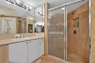 7000 Island Blvd, Aventura, FL 33160 - Photo 26