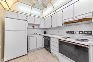 701 NE 1st Ct, Hallandale Beach, FL 33009 - Photo 8
