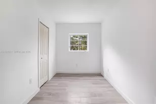572 NE 67th St, Miami, FL 33138 - Photo 8