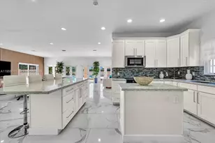 1700 Cleveland Rd, Miami Beach, FL 33141 - Photo 36