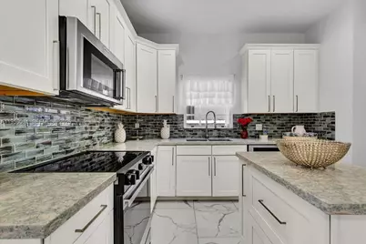 1700 Cleveland Rd, Miami Beach, FL 33141 - Photo 30