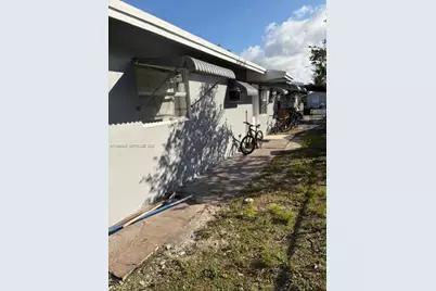 1913 SW Gardenia Rd, Fort Lauderdale, FL 33317 - Photo 4