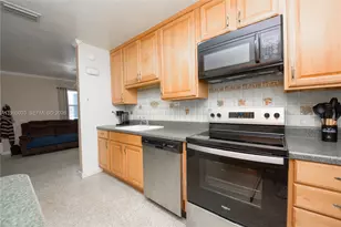 1560 NE 11th St, Homestead, FL 33033 - Photo 4
