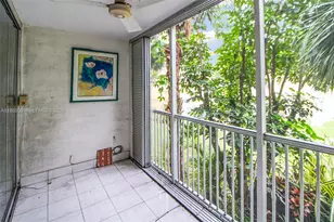 942 NE 199th St, Miami, FL 33179 - Photo 14