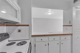 210 Fontainebleau Blvd, Miami, FL 33172 - Photo 10