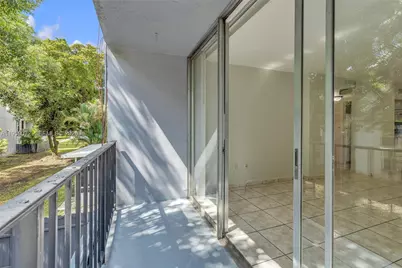 210 Fontainebleau Blvd #210, Miami, FL 33172 - Photo 18