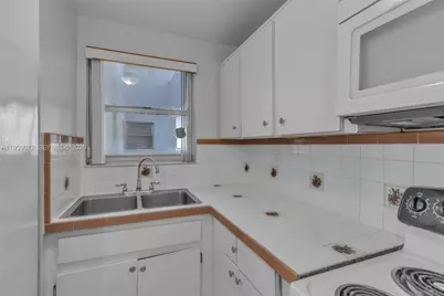 210 Fontainebleau Blvd #210, Miami, FL 33172 - Photo 8