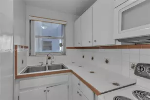 210 Fontainebleau Blvd, Miami, FL 33172 - Photo 8