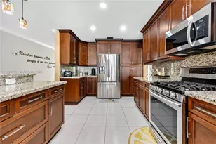 19225 SW 186th St, Miami, FL 33187 - Photo 4