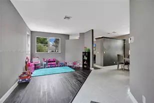 218 NW 75th Terrace, Plantation, FL 33317 - Photo 4