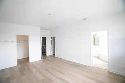 10464 NW 61st Ln, Doral, FL 33178 - Photo 12