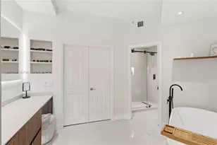3500 Mystic Pointe Dr, Aventura, FL 33180 - Photo 18