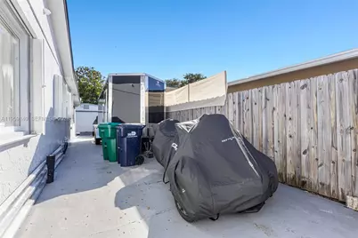 9390 SW 190th St, Cutler Bay, FL 33157 - Photo 24