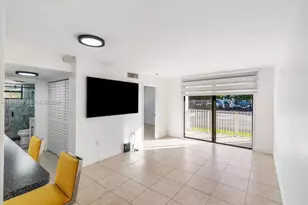 8075 NW 7th St, Miami, FL 33126 - Photo 22