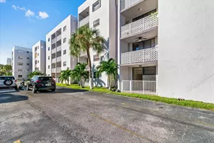 8075 NW 7th St, Miami, FL 33126 - Photo 4