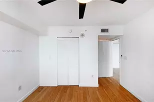 31 SE 5th St, Miami, FL 33131 - Photo 12